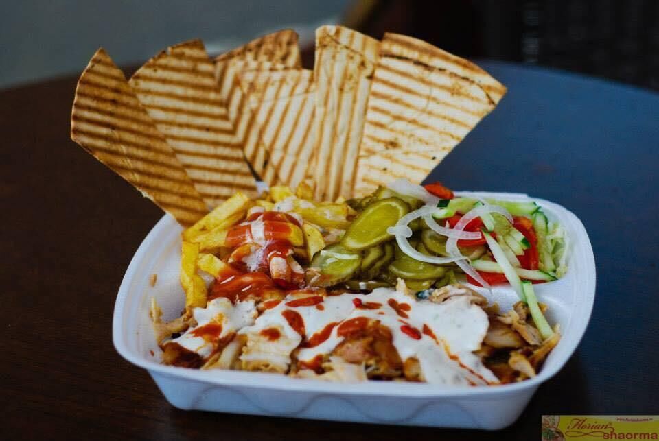 Shaorma de pui la farfurie