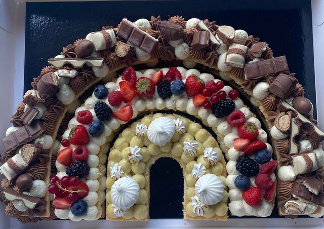 Symbole cake arc en ciel