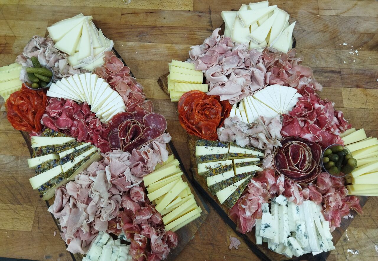 Plateau de charcuterie et fromage pour apéro dinatoire