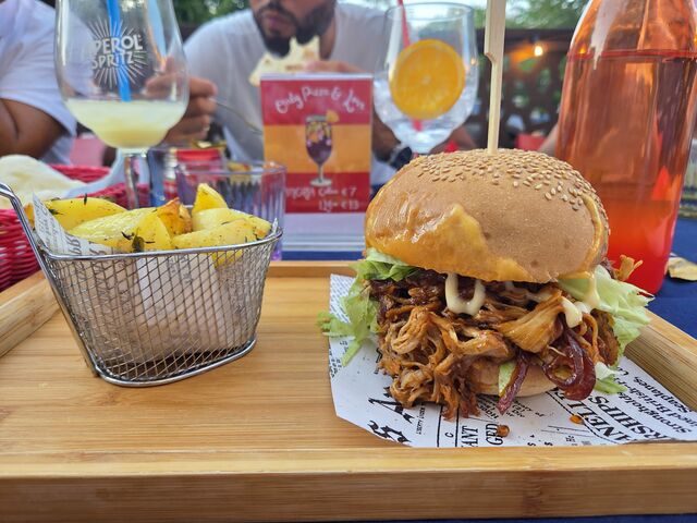 PULLED CHICKEN 
