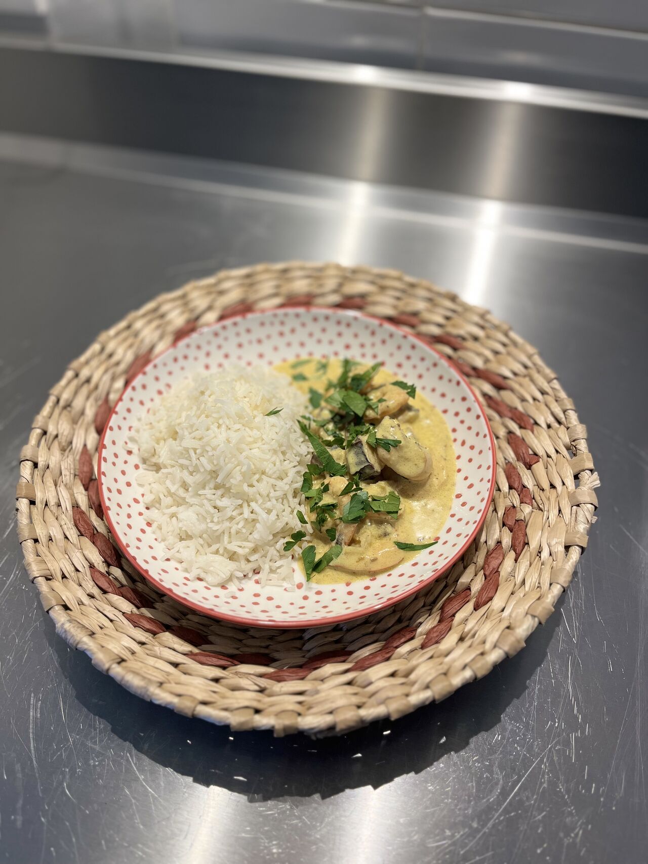 Crevettes au curry, lait de coco, riz basmati 