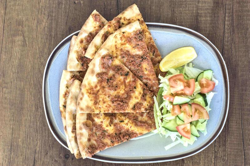 Lahmacun, die orientalische Pizza