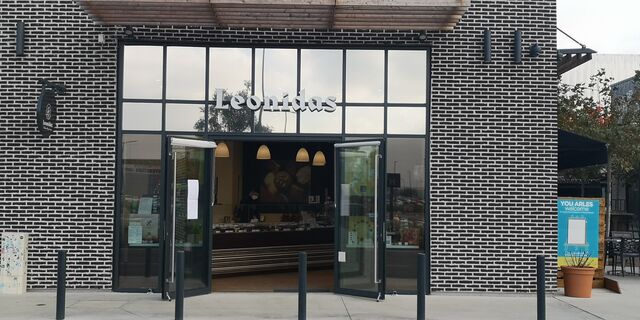 Nous sommes ouverts du lundi au samedi de 10h à 17h pendant le confinement.
