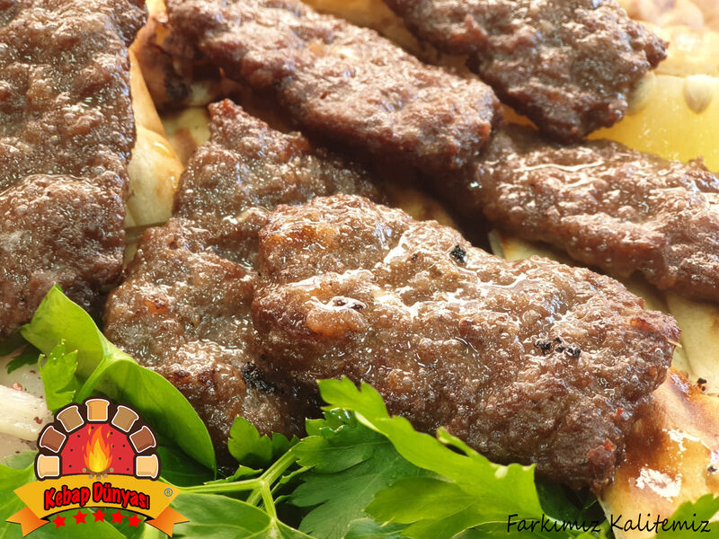 Hiçbir katkı maddesi kullanılmadan hazırlanan ızgara köftenizi Kebap Dünyası 'nda afiyetle yiyebilirsiniz??
