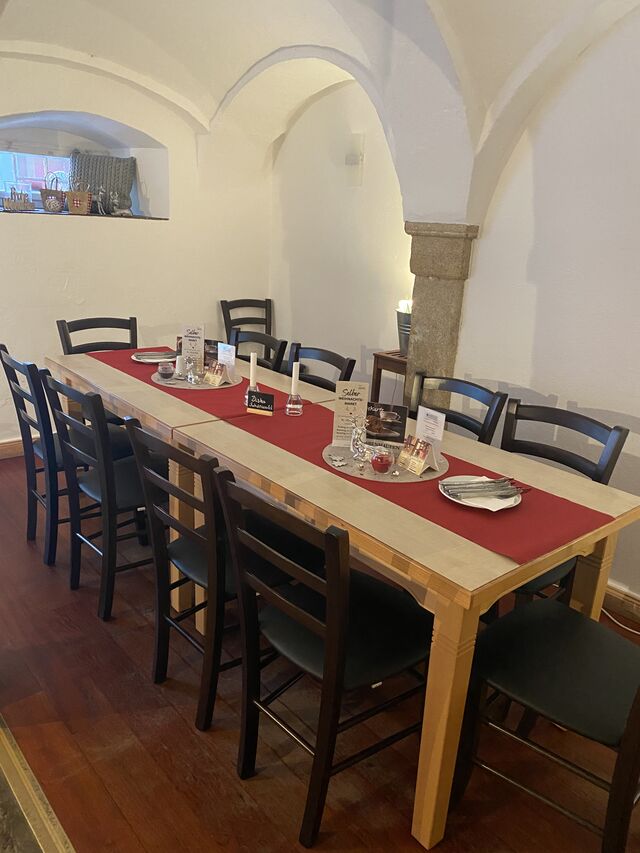 Gewölbe 10 Personen Tafel