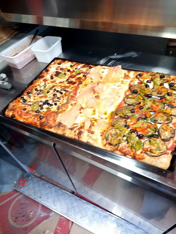 plaque de pizza a la demande , commander 48heures a l'avance 