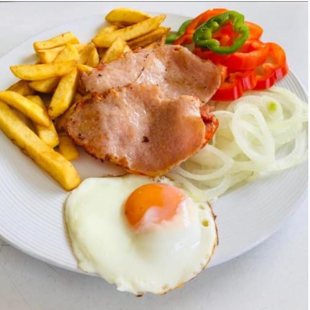 PORK TENDERLOIN WITH EGG, CHIPS AND SALAD
