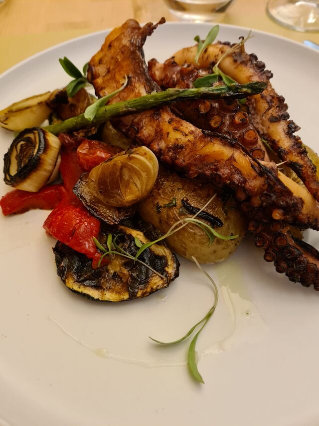 Polvo Braseado com Legumes Grelhados 