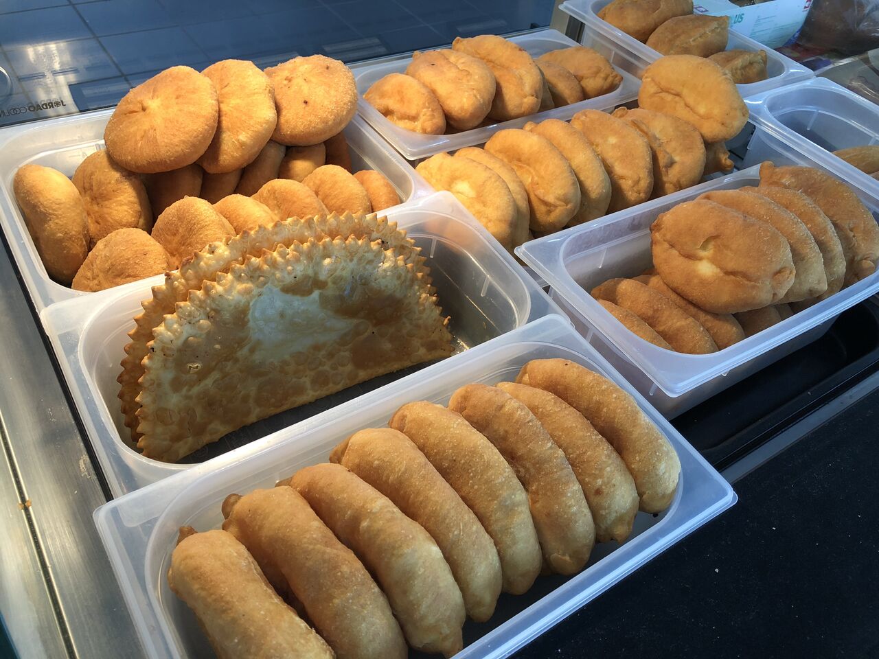 Pirozhki, Beljasch, Chebureki (Teigtaschen frittiert)