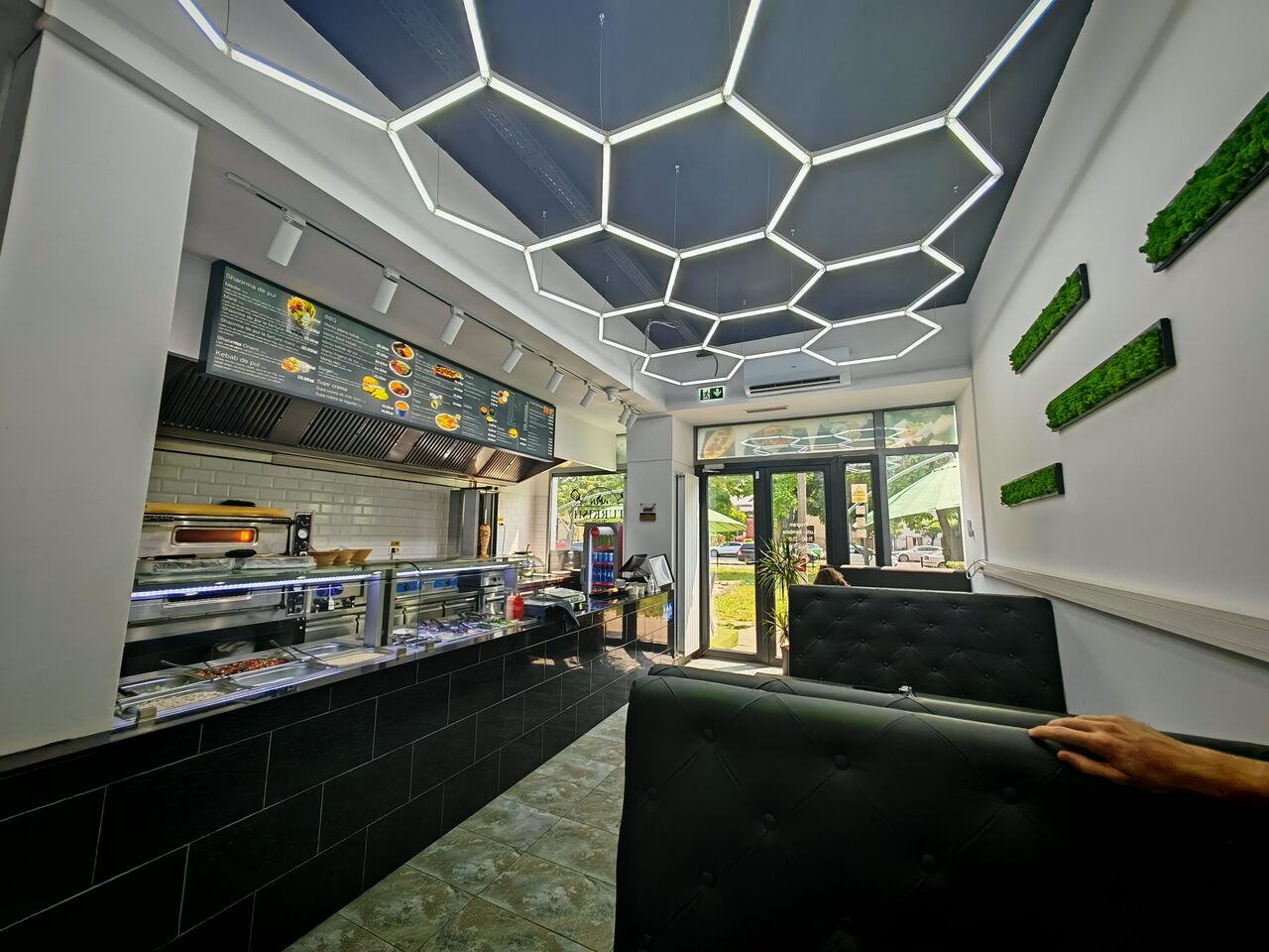 Spatiu gandit pentru a servi preparate delicoase