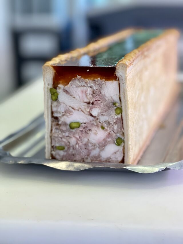 Pâté en croute volaille, porc , pistaches
