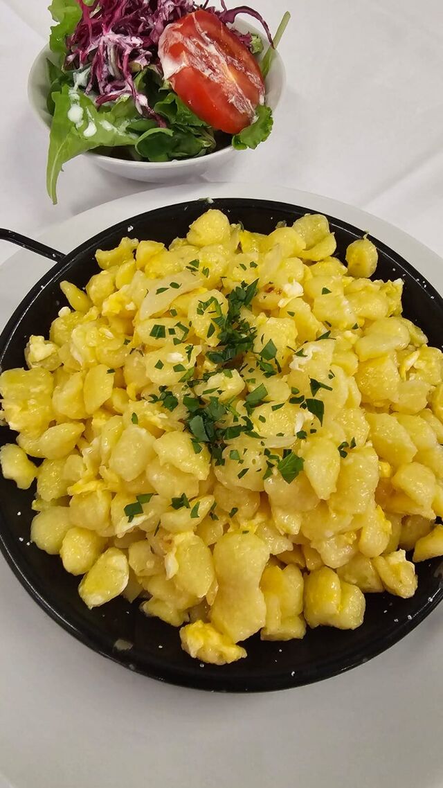 Eiernockerl mit Salat