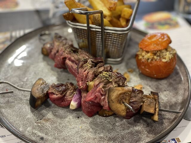 Brochettes de bœuf frites maison
