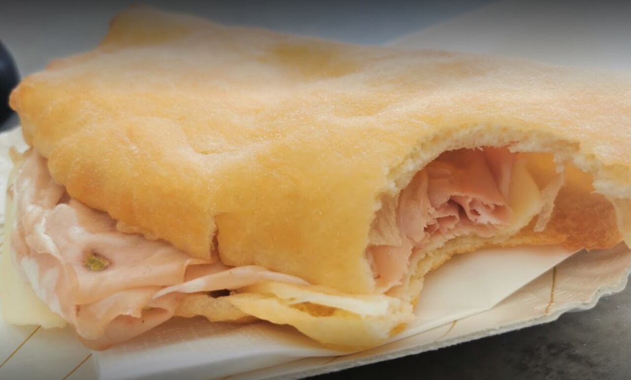 Panzerotto con Mortadella e provola affumicata