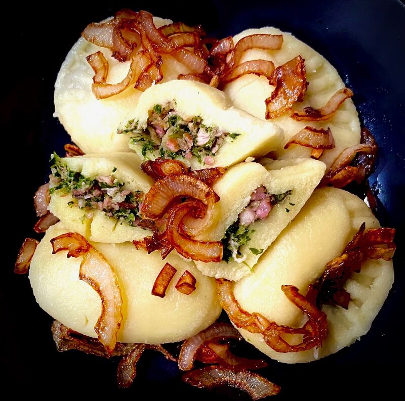 Bramborové pirohy s uzeným masem a špenátem/ 420g / 81,-Kč