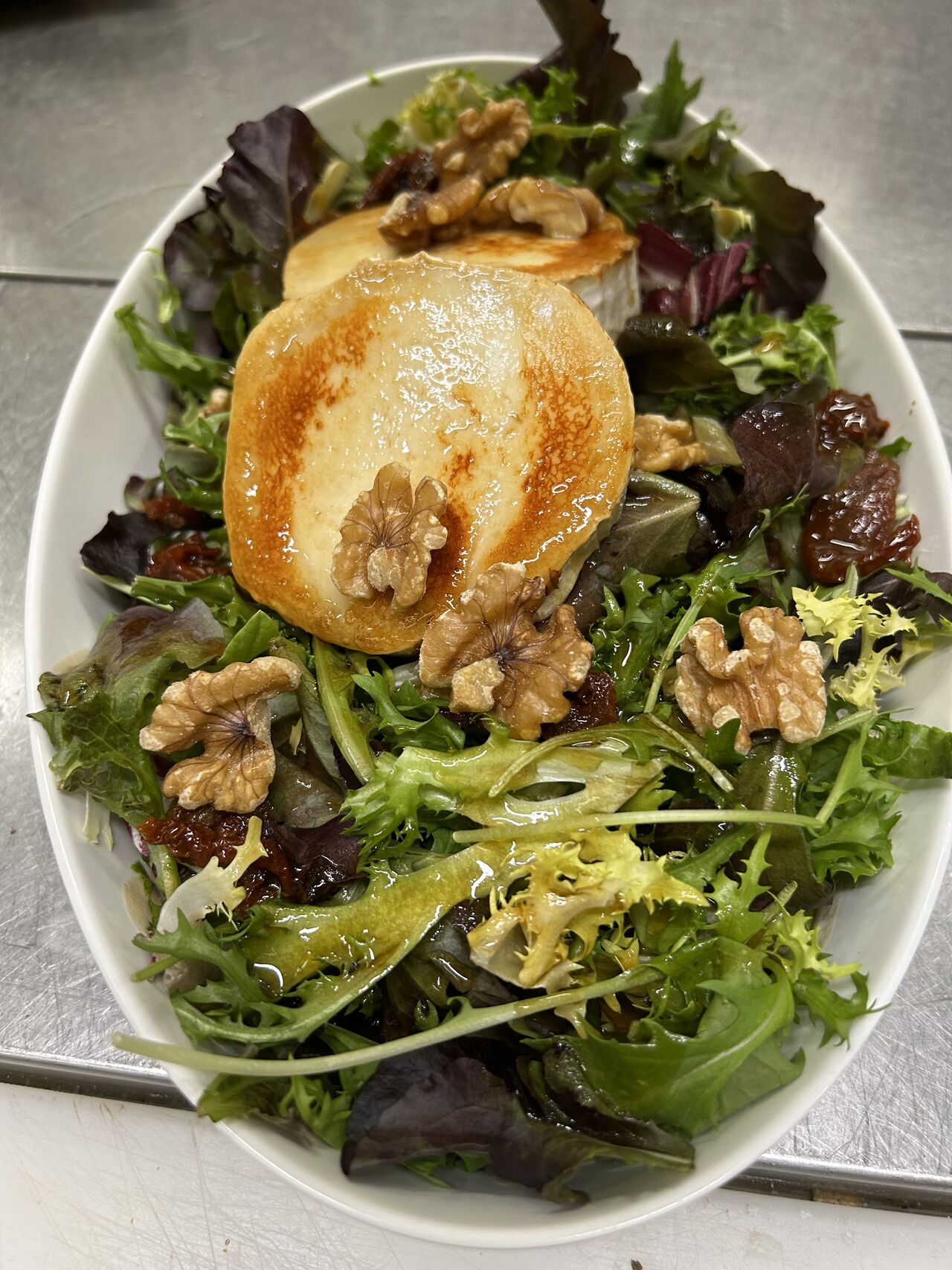 Ensalada de rulo de cabra 