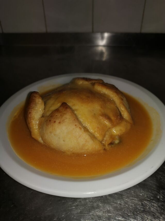 Francesinha de massa folhada