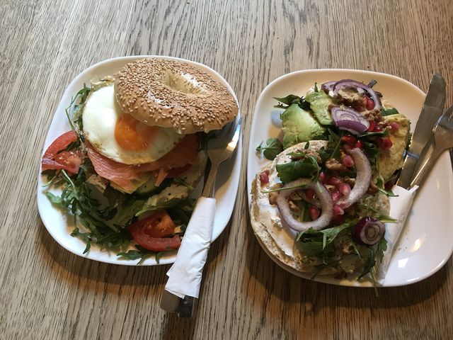 Bombastic Bagel und Goat Cheese Bagel