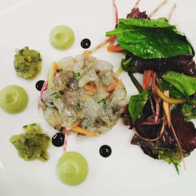 Tartare de Gambas / Vinaigrette Gingembre confit / Guacamole / Gelée de Concombre