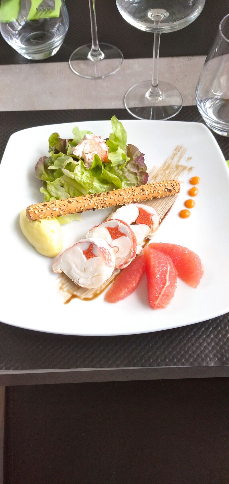 homard breton/ segments de pamplemousse