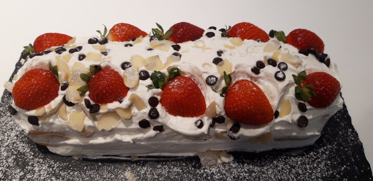 Mascarponerolle mit Erdbeeren
