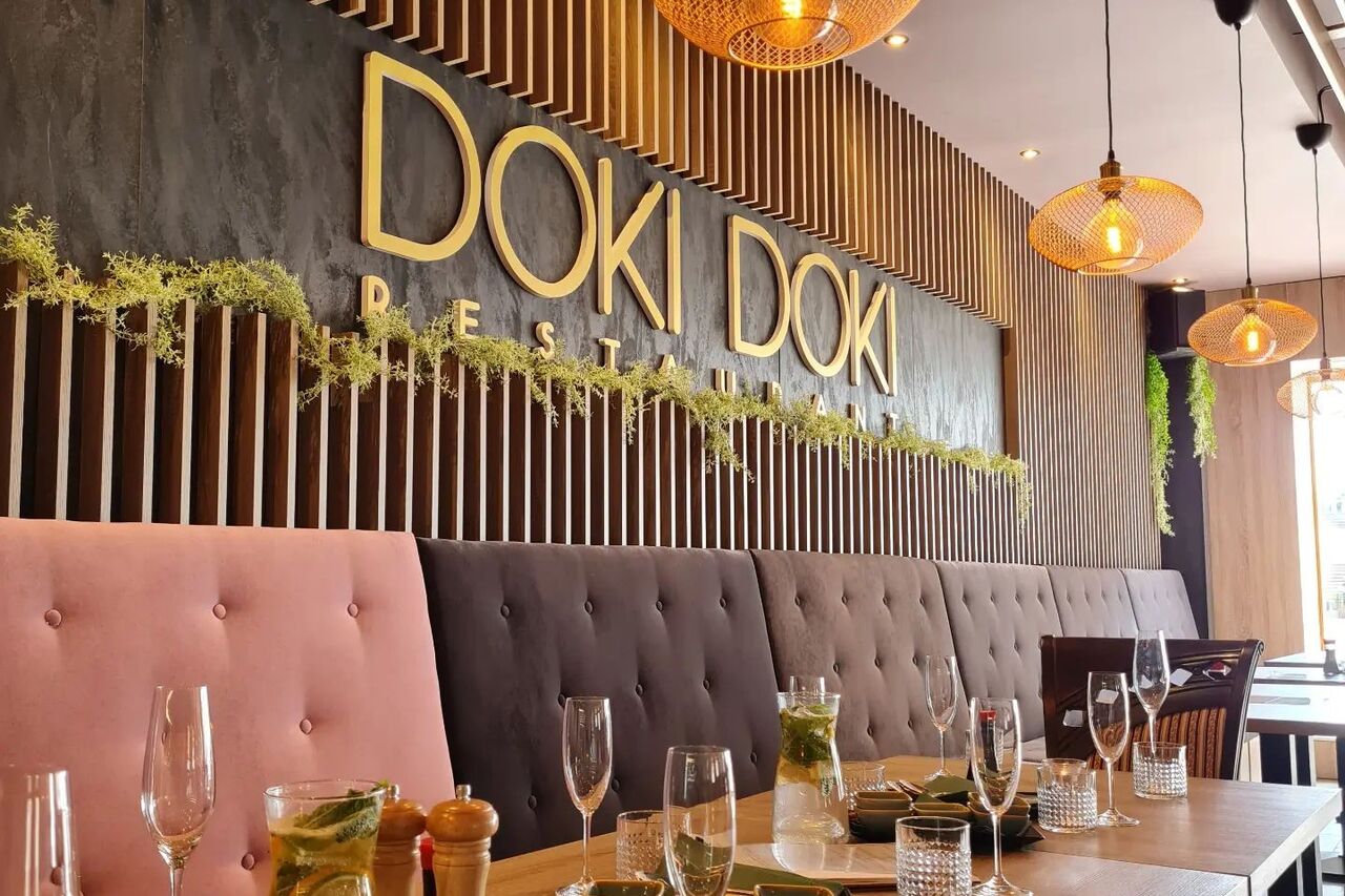 Vychutnajte si jedlo v našich nádherných priestoroch reštaurácie Doki Doki