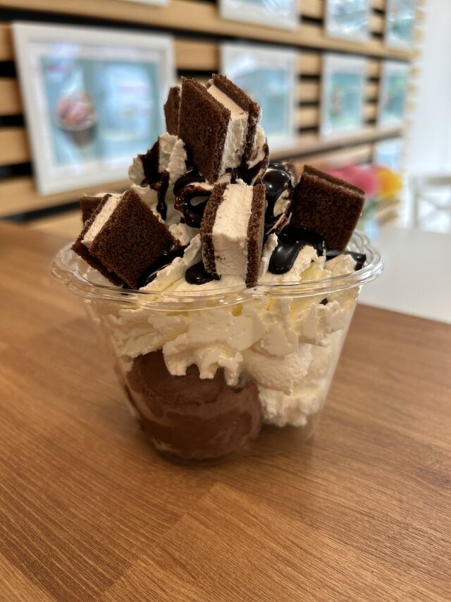 Milch-Schnitte EISBECHER