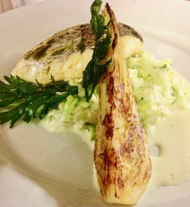 Dos de Lieu noir rôti, sur fondue de poireaux