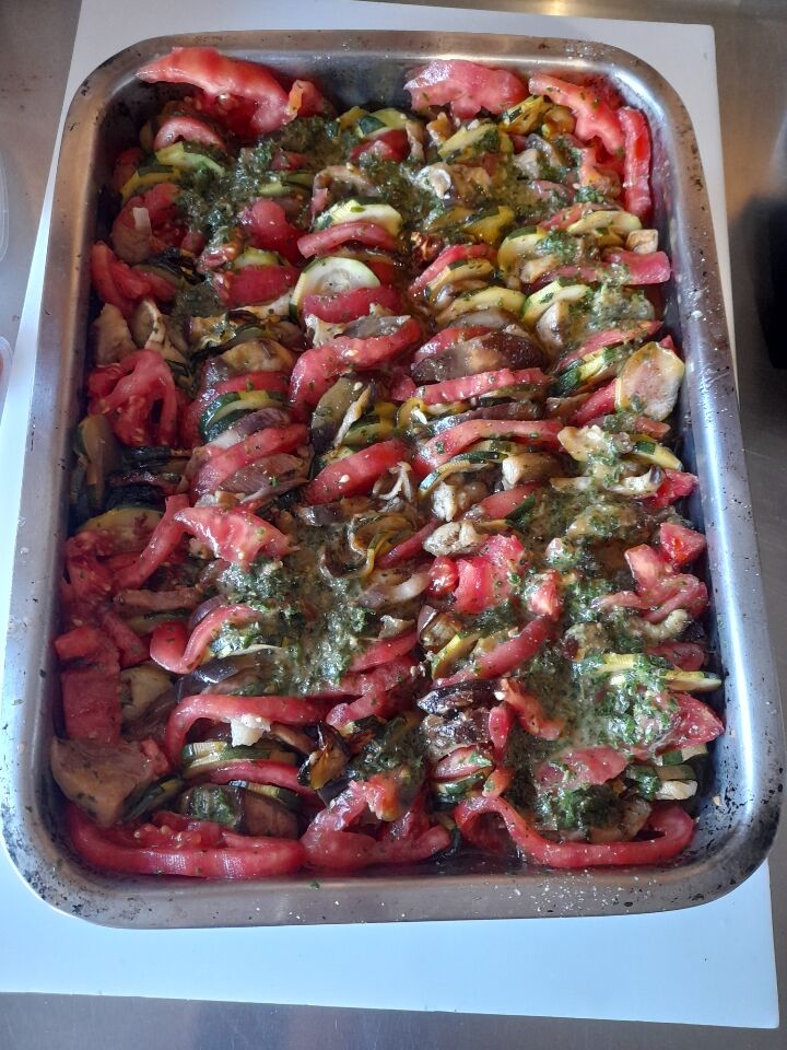 Le tian aux saveurs d’été avec sa sauce aromatisée de basilic,persil origan fait sa nouveauté comme accompagnement.
