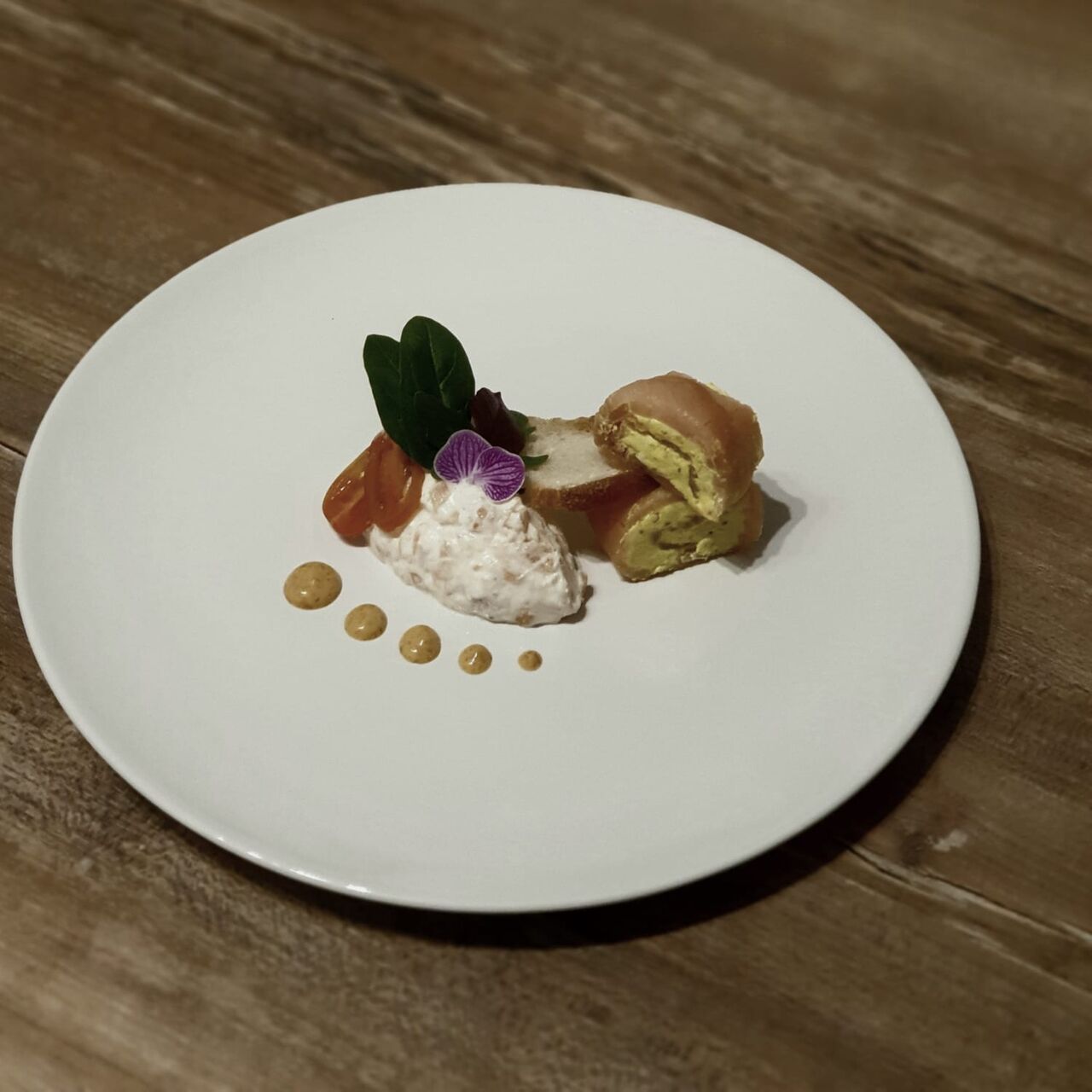 Zweierlei vom Räucherlachs mit Safran 