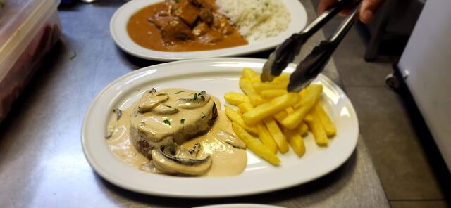 Solomillo en salsa de champiñones frescos