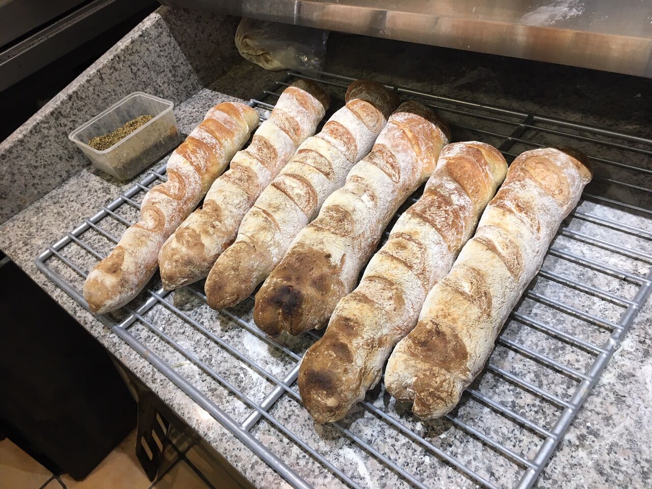 PAIN MAISON FAIT SUR PLACE