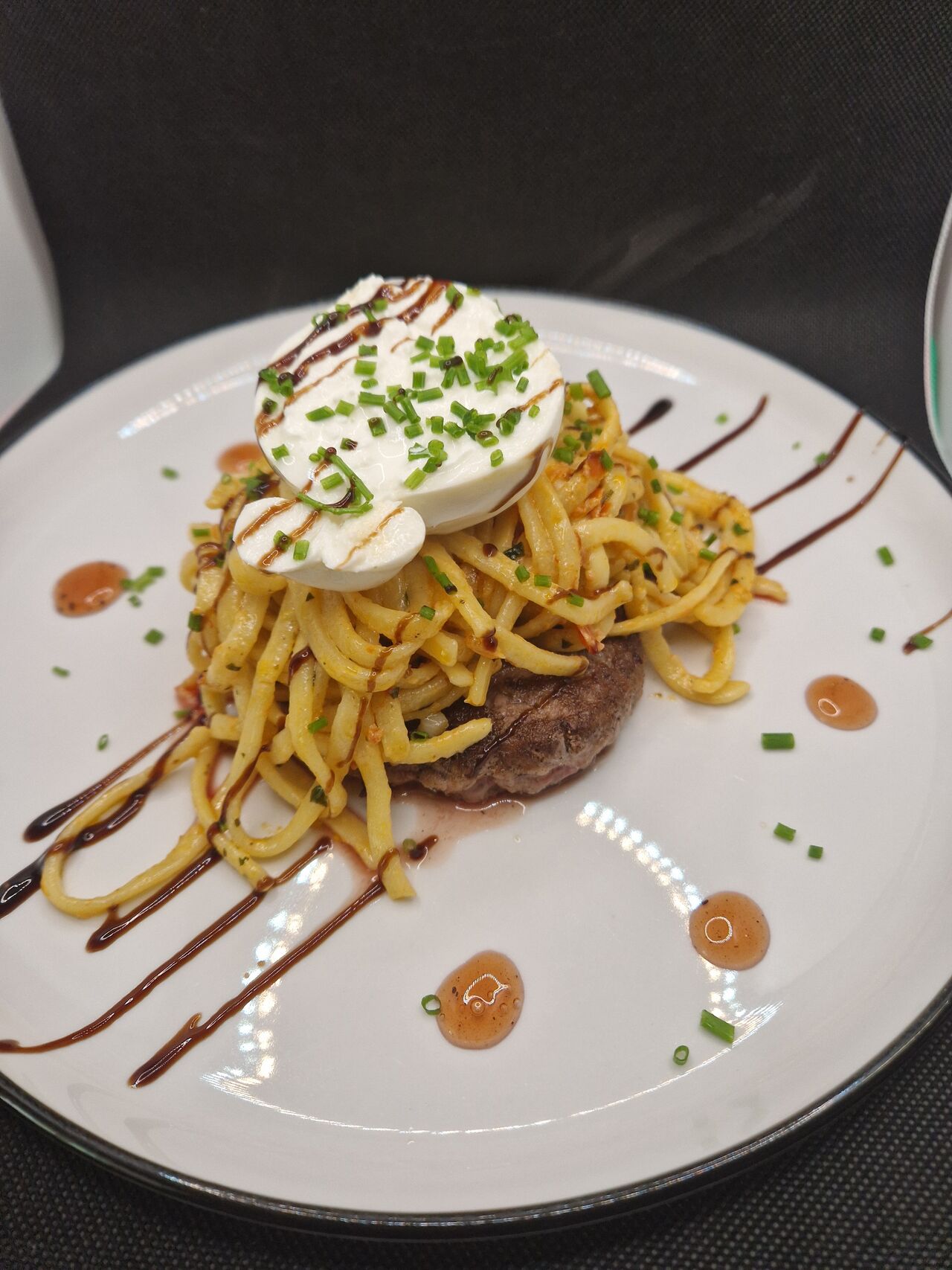 Haché de charolais fetuccini au pesto rosso burrata crémeuse 