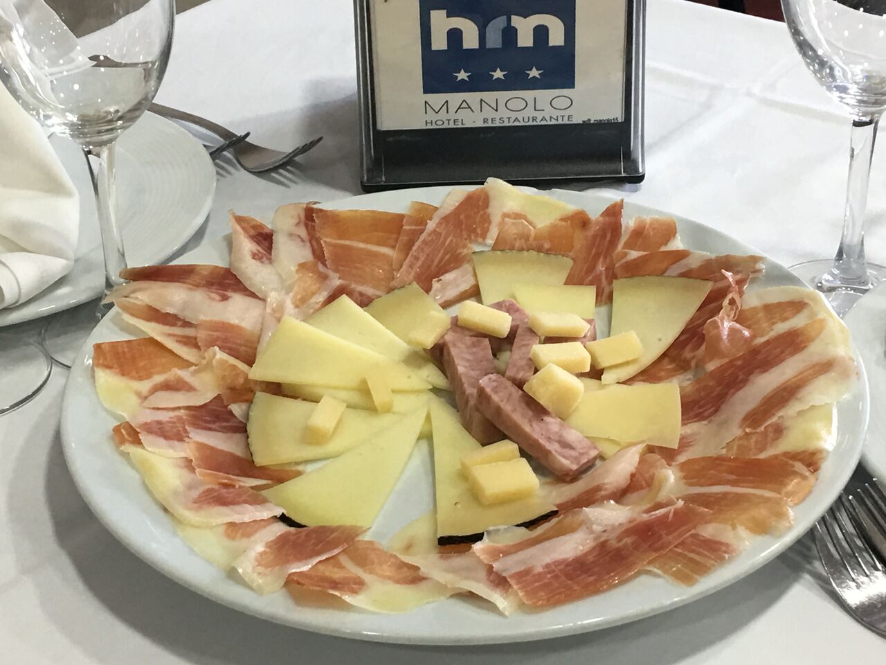 JAMON DE BODEGA ,QUESOS