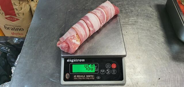 Svinjeci uvijac skoro pola kile