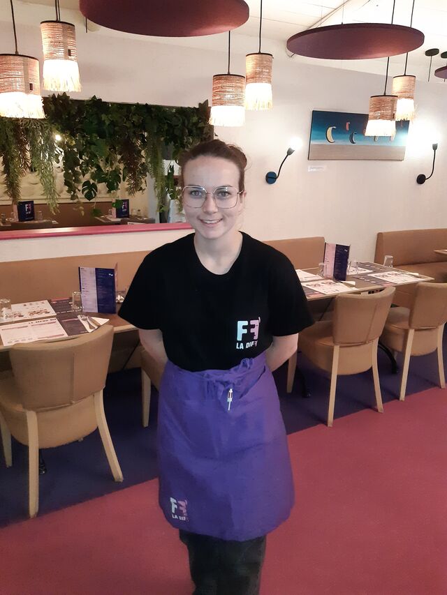 Tracy, Apprentie Serveuse en Salle