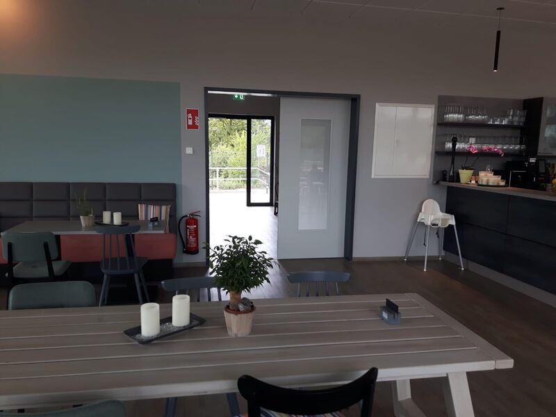 Die Räumlichkeiten bieten viel Platz und sind barrierefrei. 