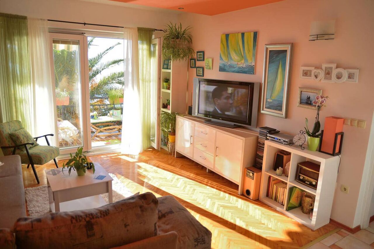 Apartments next to the beach, 10min from center of city Omis.