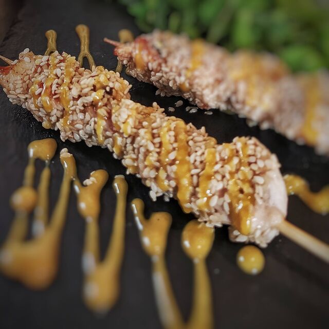 TAPAS : Spiedini di pollo al sesamo con salsa agrodolce