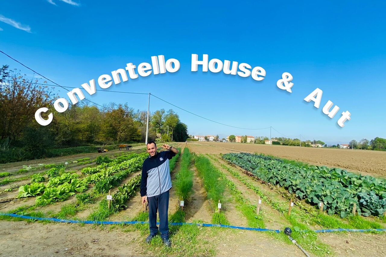 SEGUITECI SUI SOCIAL