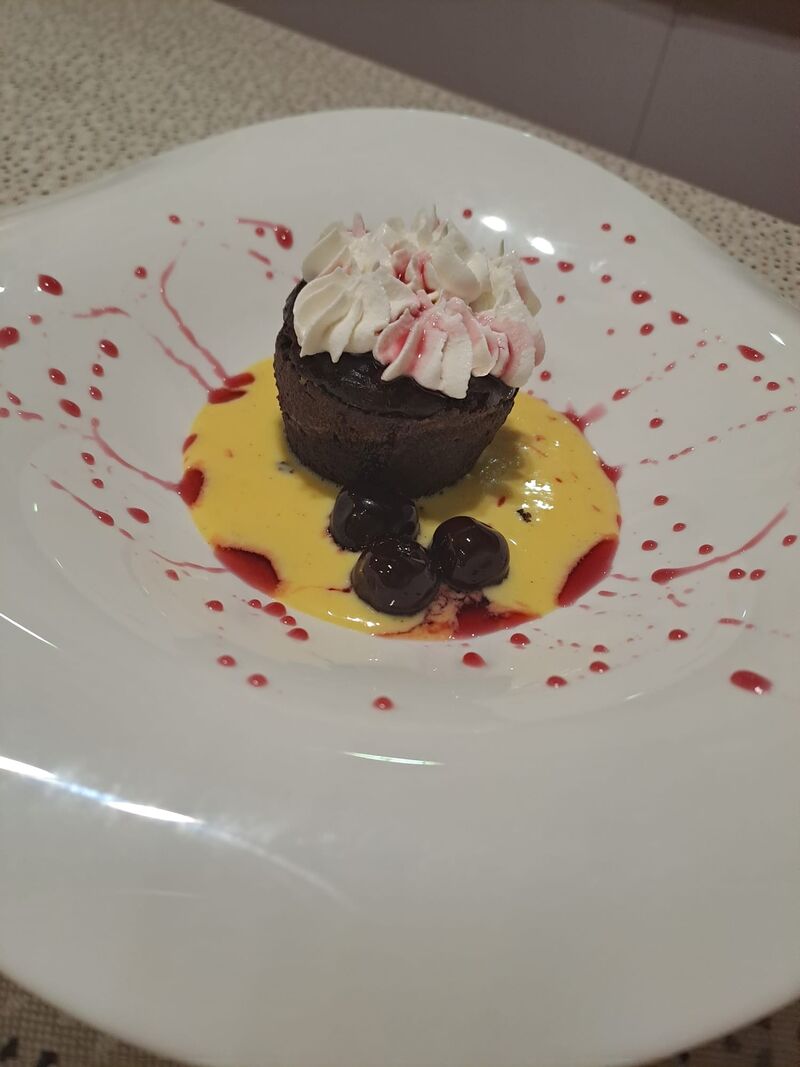 Tortino di patate e cioccolato fondente con crema di bufala