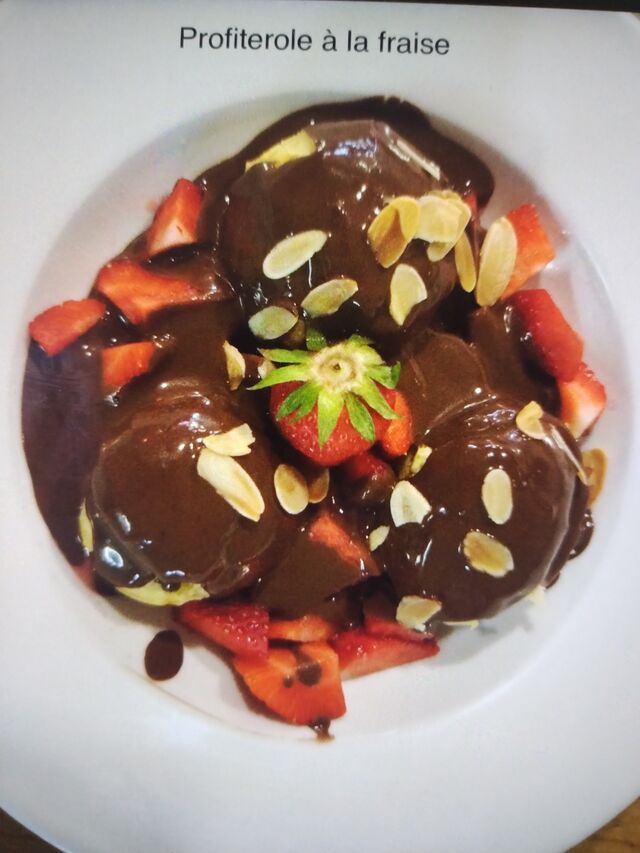 PROFITEROLE A LA FRAISE