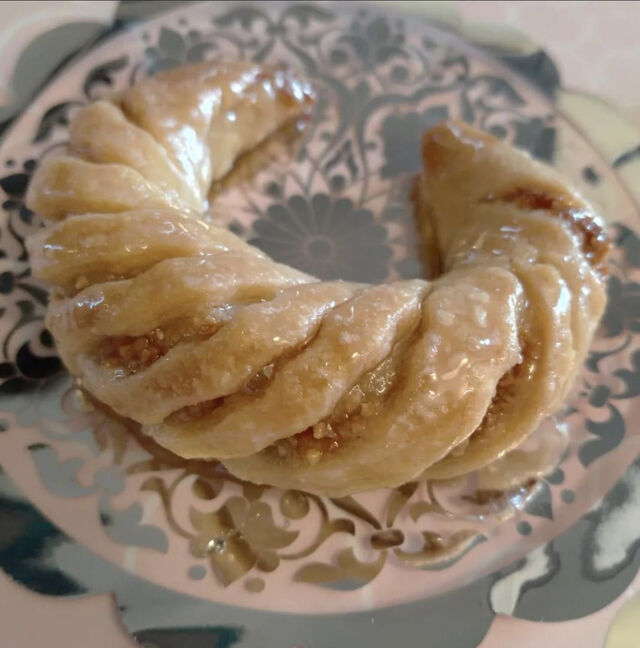 Cornes de gazelle avec miel et amandes-1€/pièce 