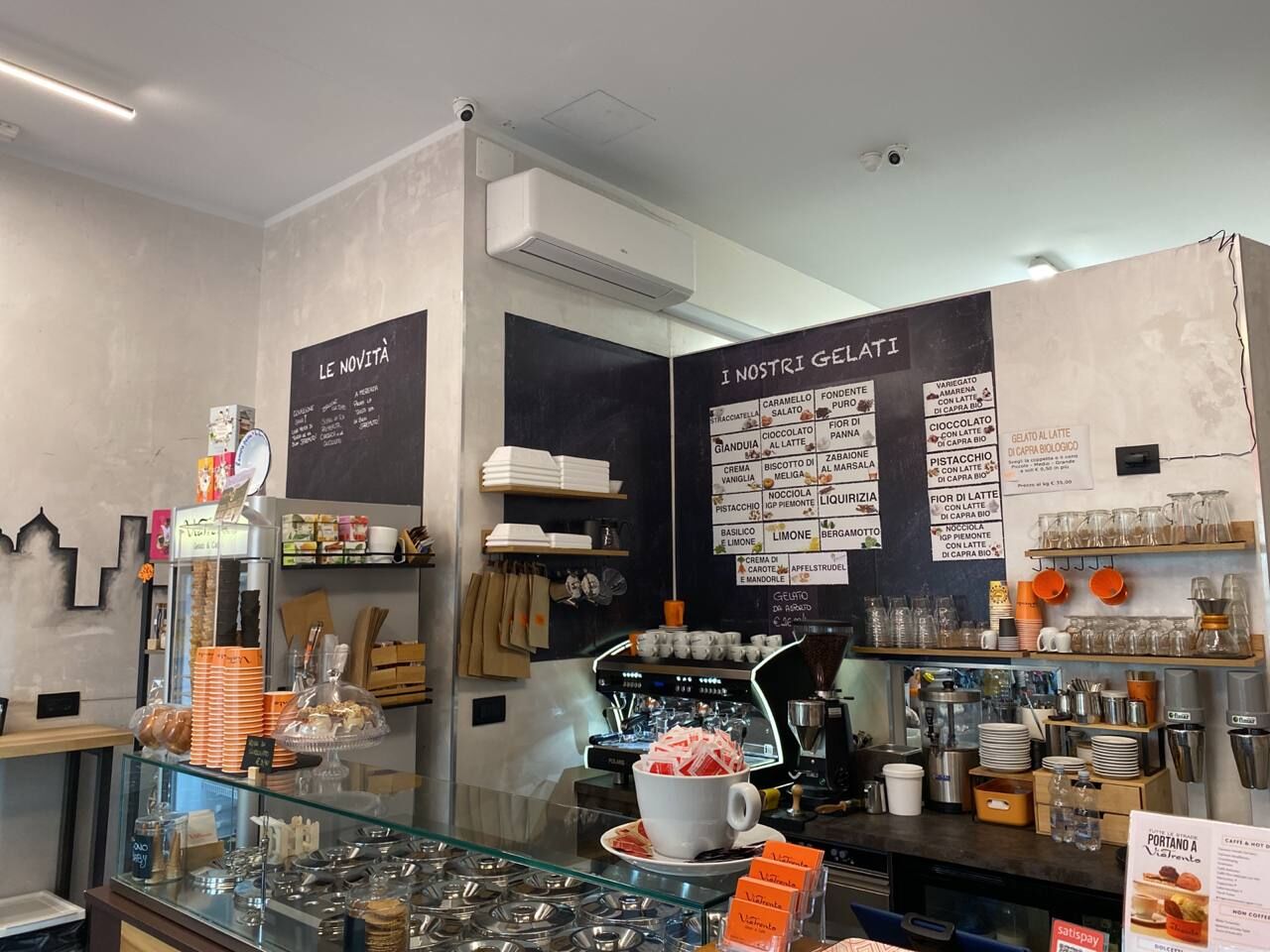 ViaTrento Gelato & Caffè - Banco gelati 