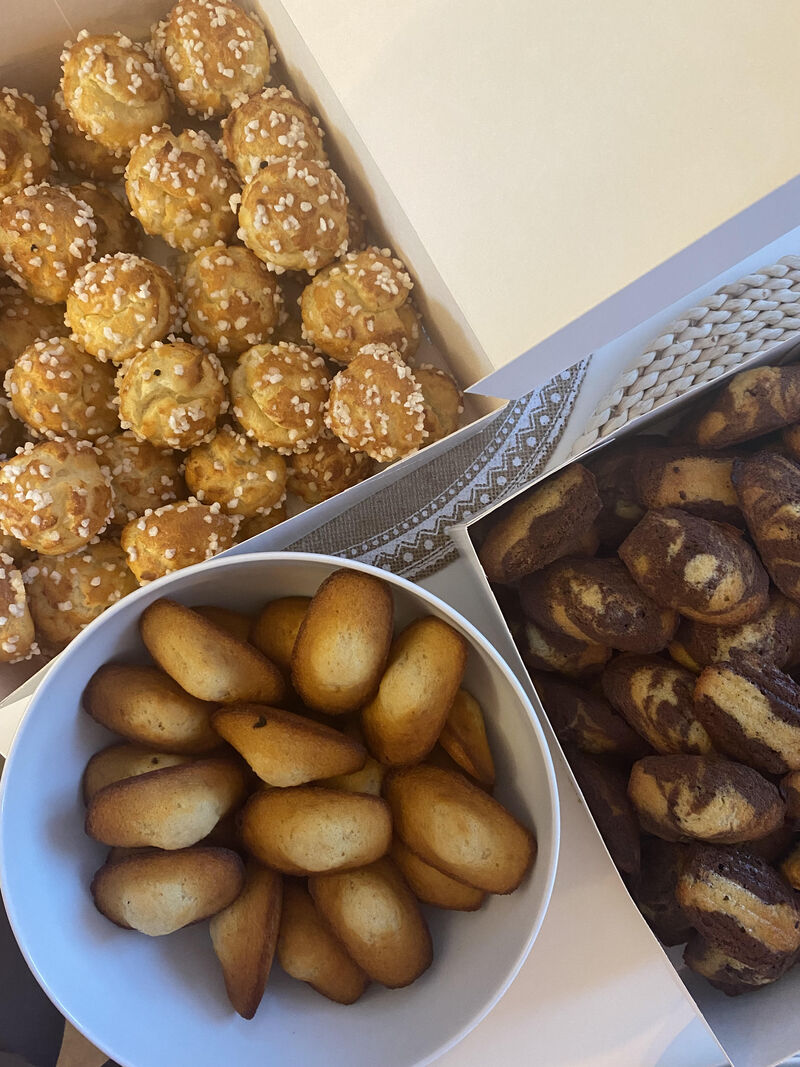 Formule petit-déjeuner / réunions / formations pour professionnels (et particuliers) - chouquettes, madeleine vanille et marbrée