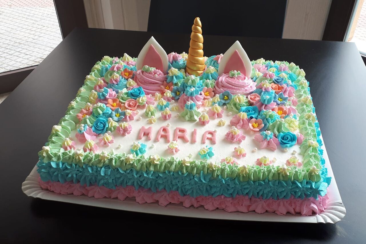 Tarta de unicornio personalizada cuadrada para más comensales 