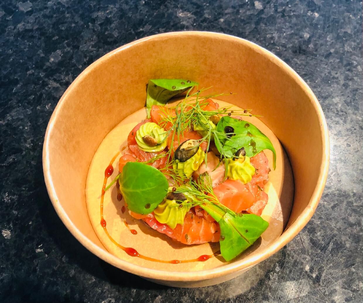 Gravlax de saumon frais à la crème d'avocat et graines de courge (plat emporter) commandé 48H à l' avance