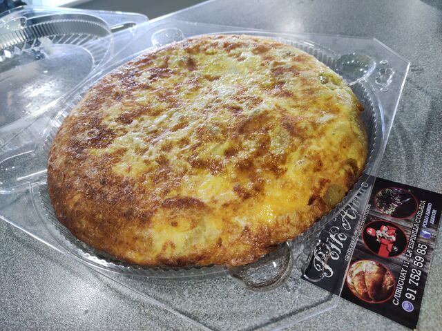 Tortilla de 1 kg ,se puede hacer con o si cebolla ,reserva la tuya
