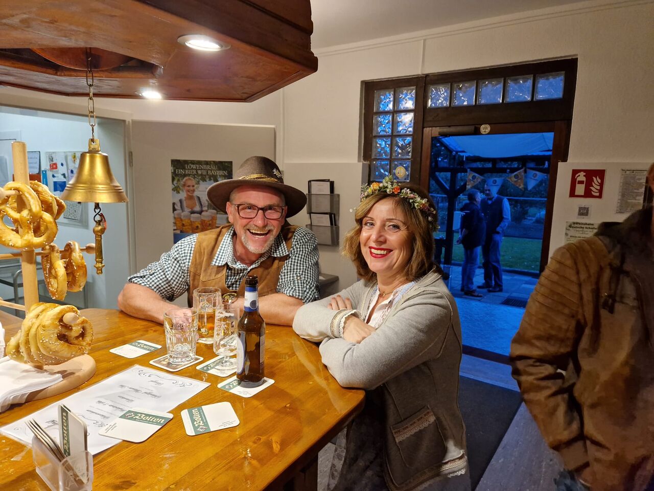 Wie immer passend gekleidet!