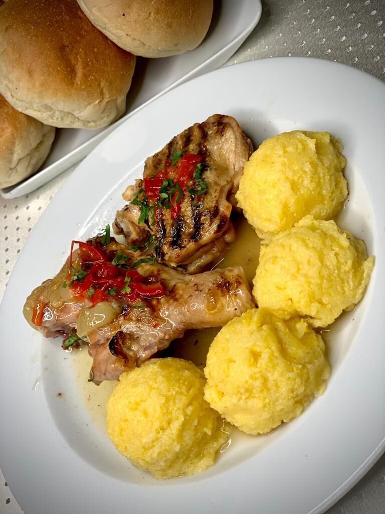 Saramura de pui cu mamaliguta